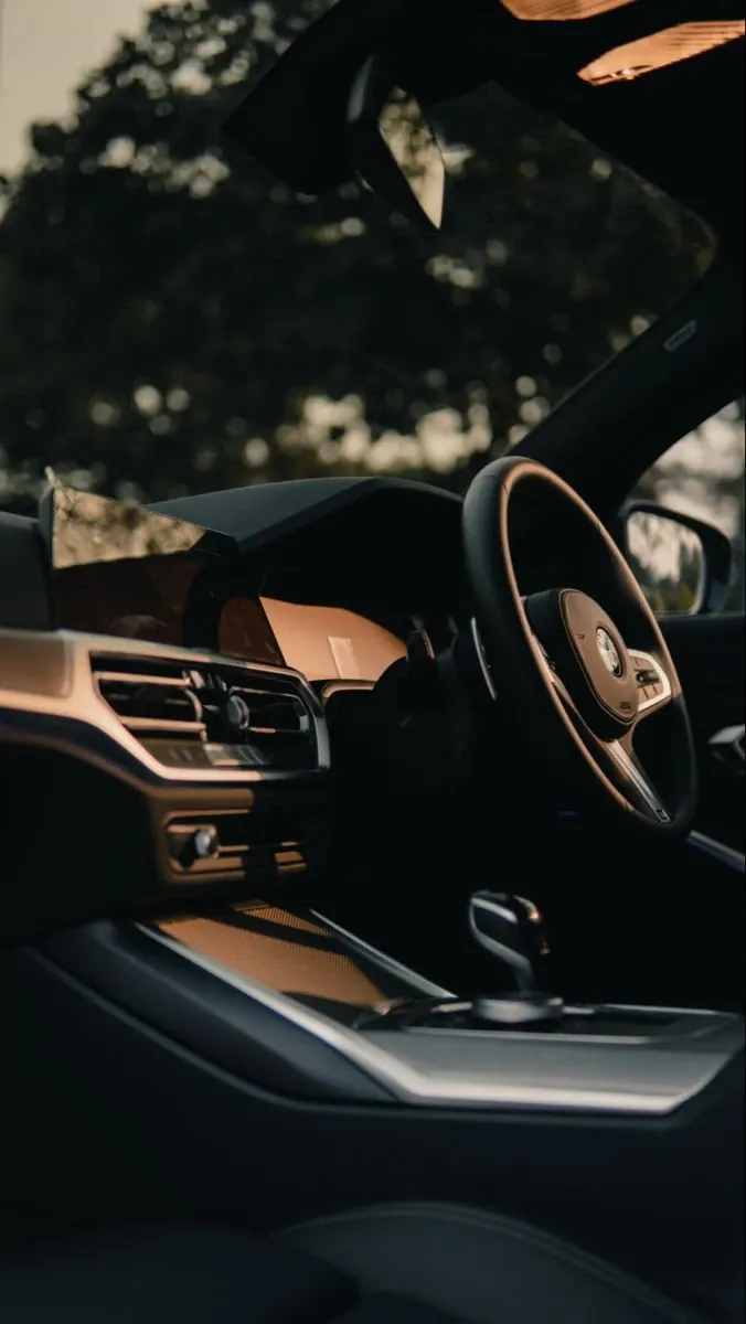 Spotless BMW cockpit with clean steering wheel, dashboard and vents