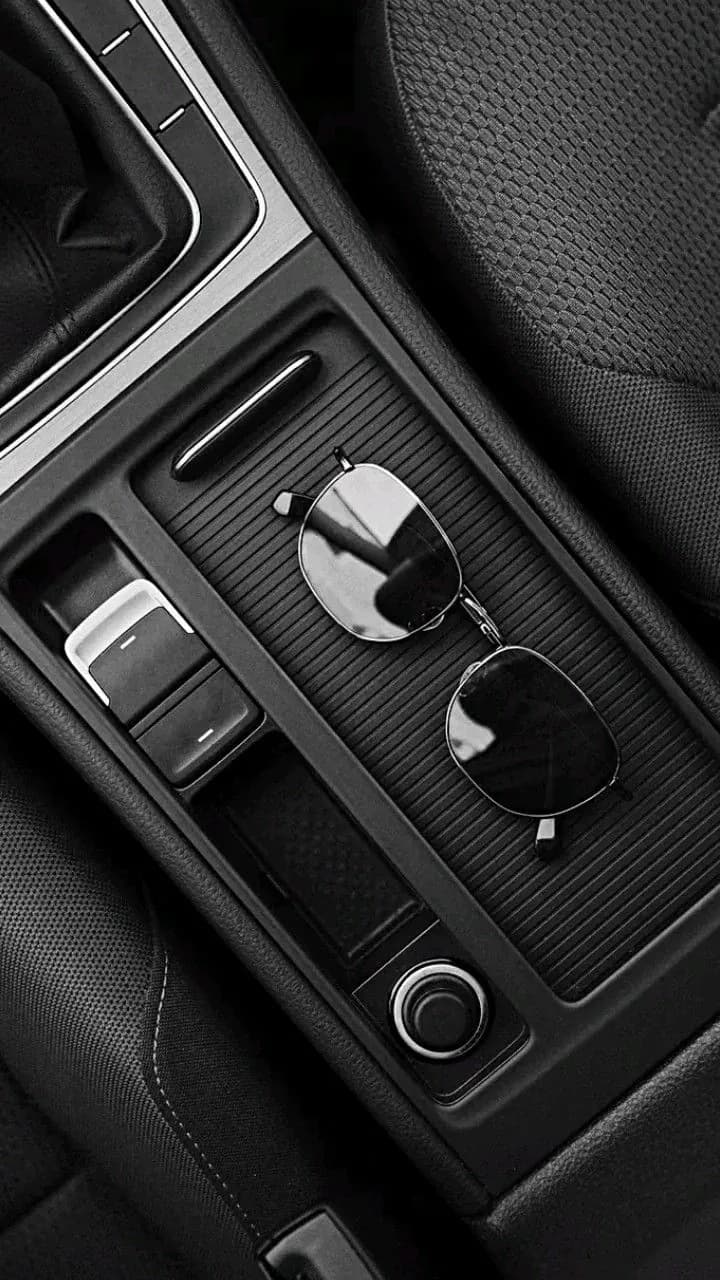 Immaculate centre console, cupholders and trim after an interior detail