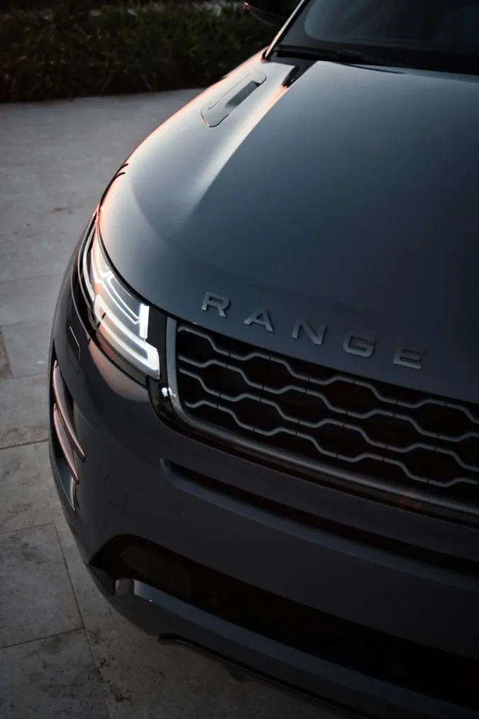 Range Rover front grille and bonnet with a deep gloss finish